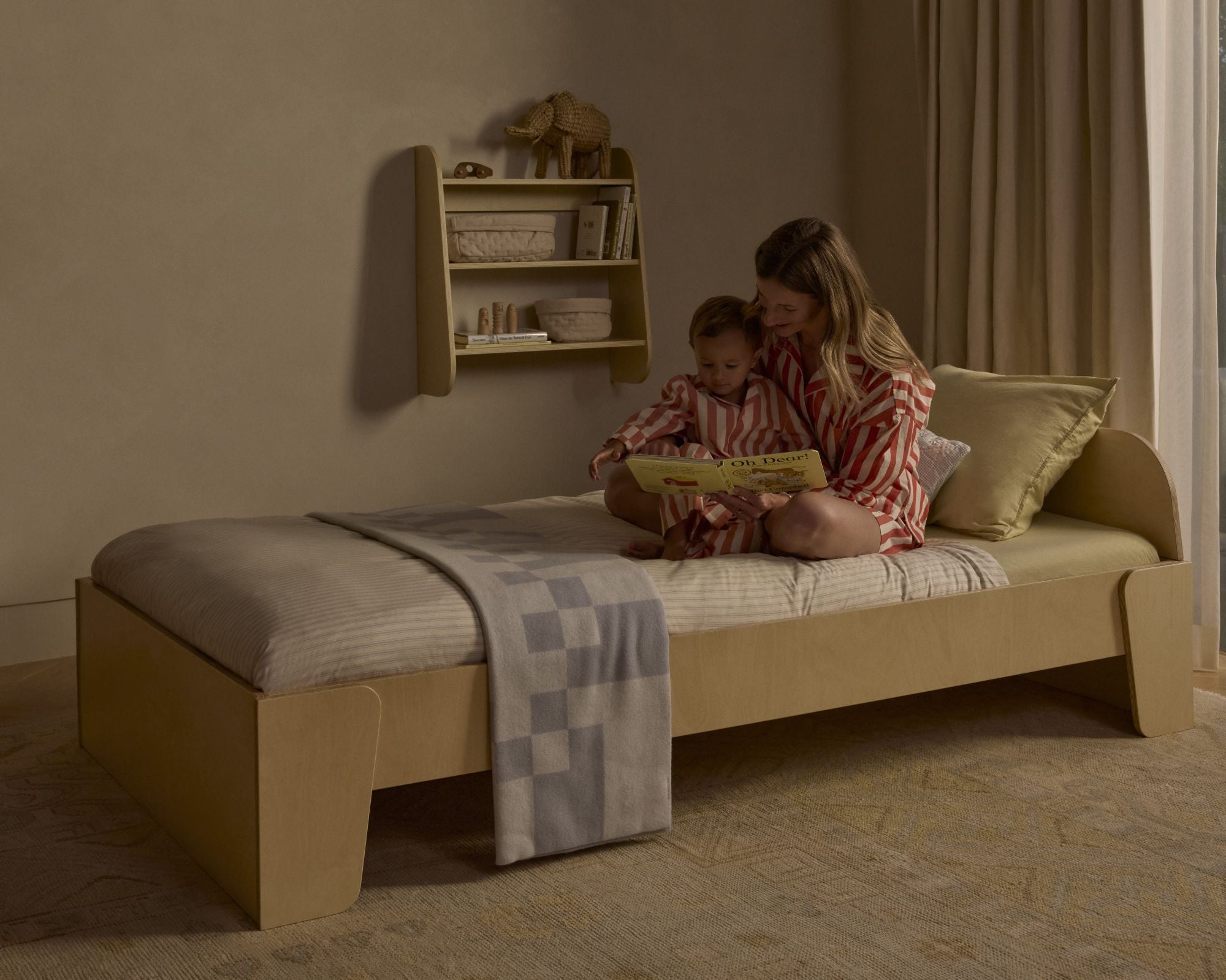 Benefits of reading before bed, reading before bed, reading in bed, reading aloud