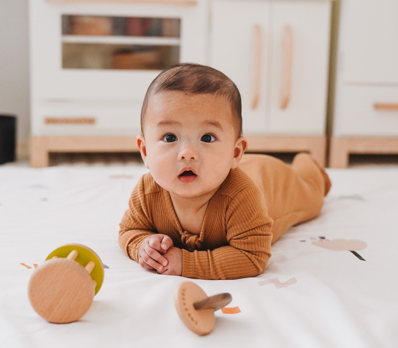 When do babies roll over, what age do babies roll over, when do babies start to roll over