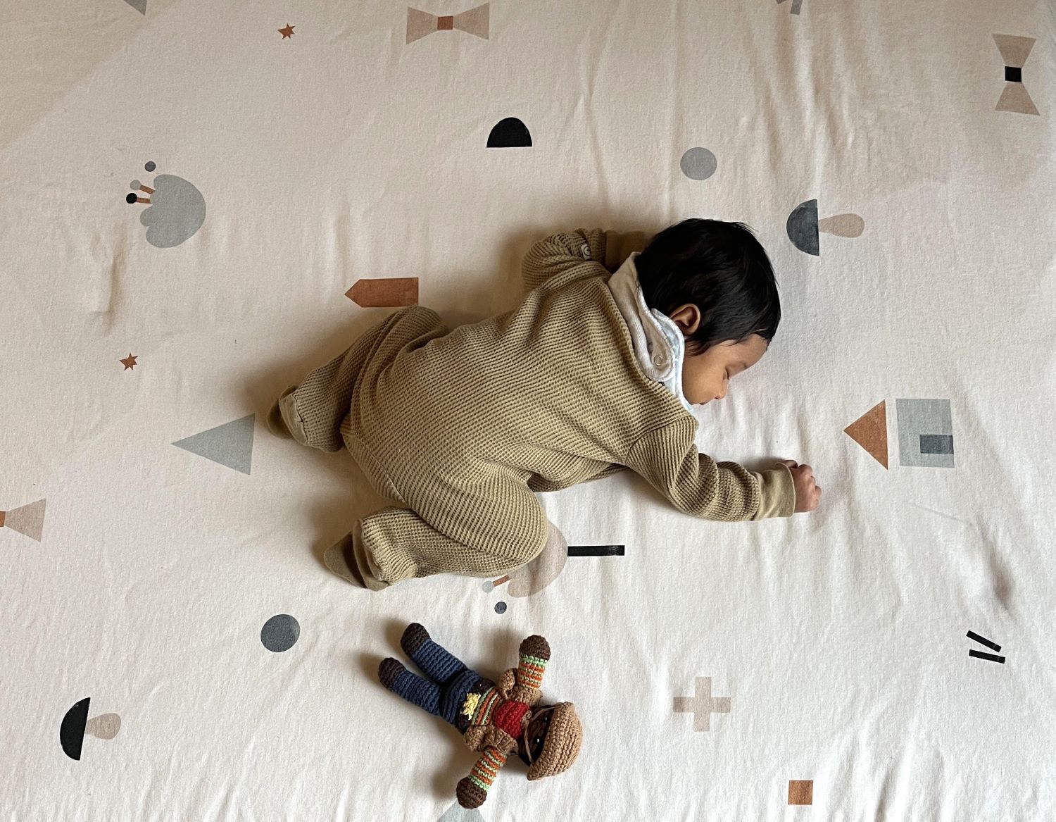 how to get a toddler to sleep, 3 year old sleep schedule, children's sleep medicine, baby only sleeps when held