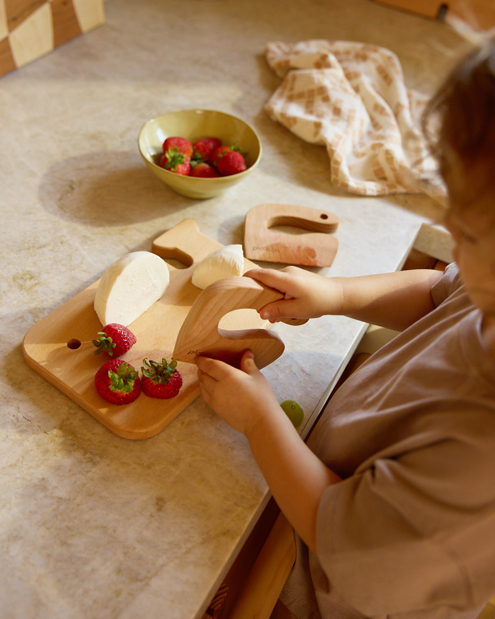 kids cutting board, wooden cutting board, best cutting board, cutting board for children