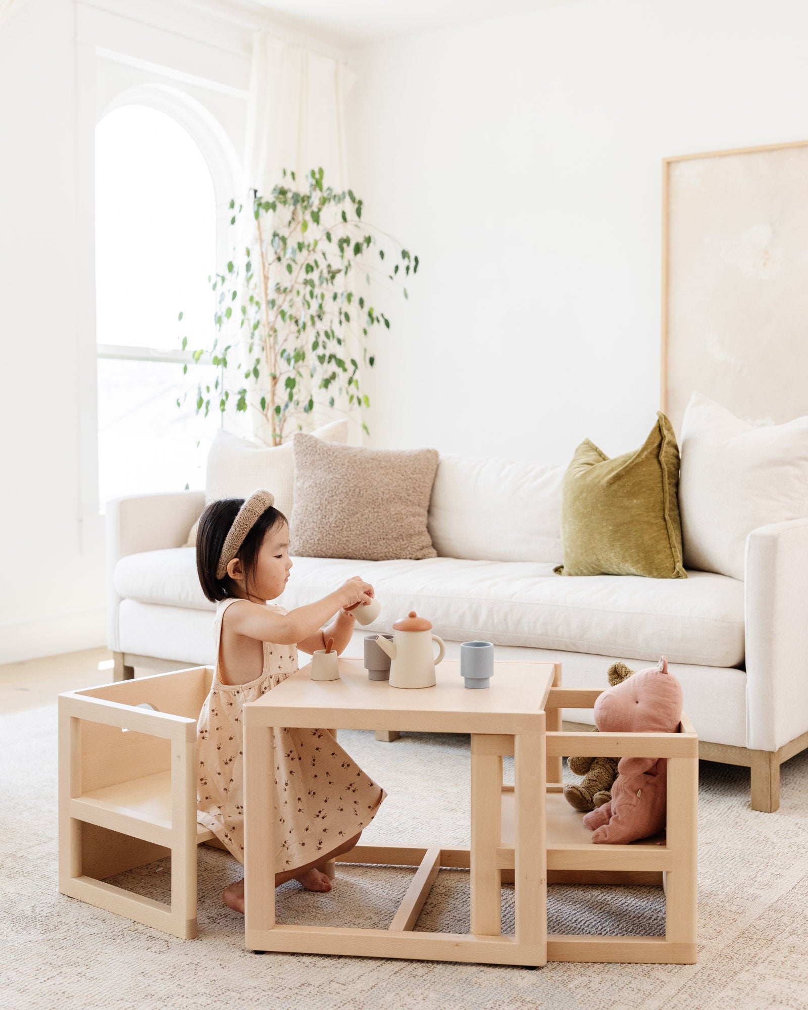 Juvenile table and store chairs