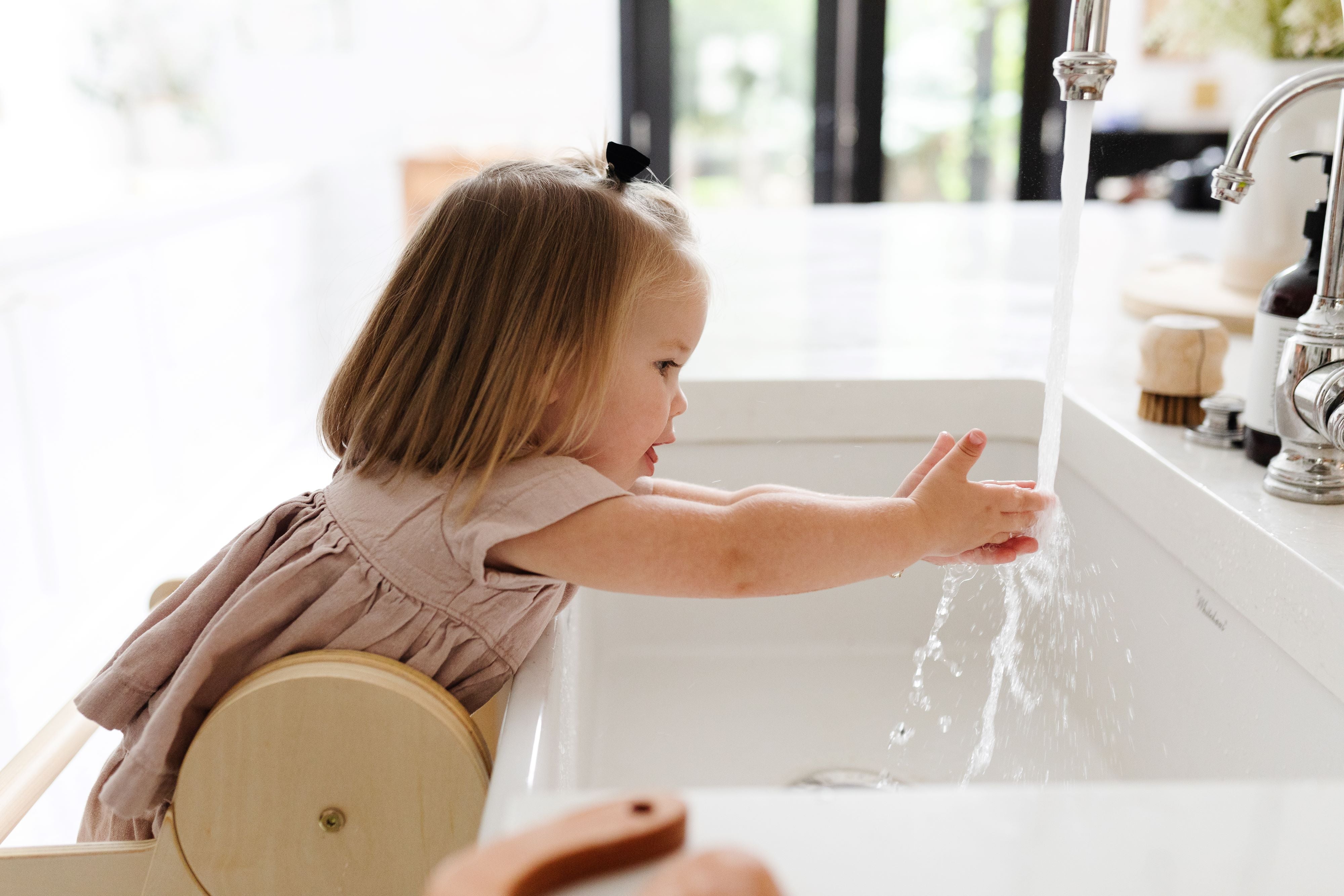 Sensory activities for toddlers, toddler washing hands in sink