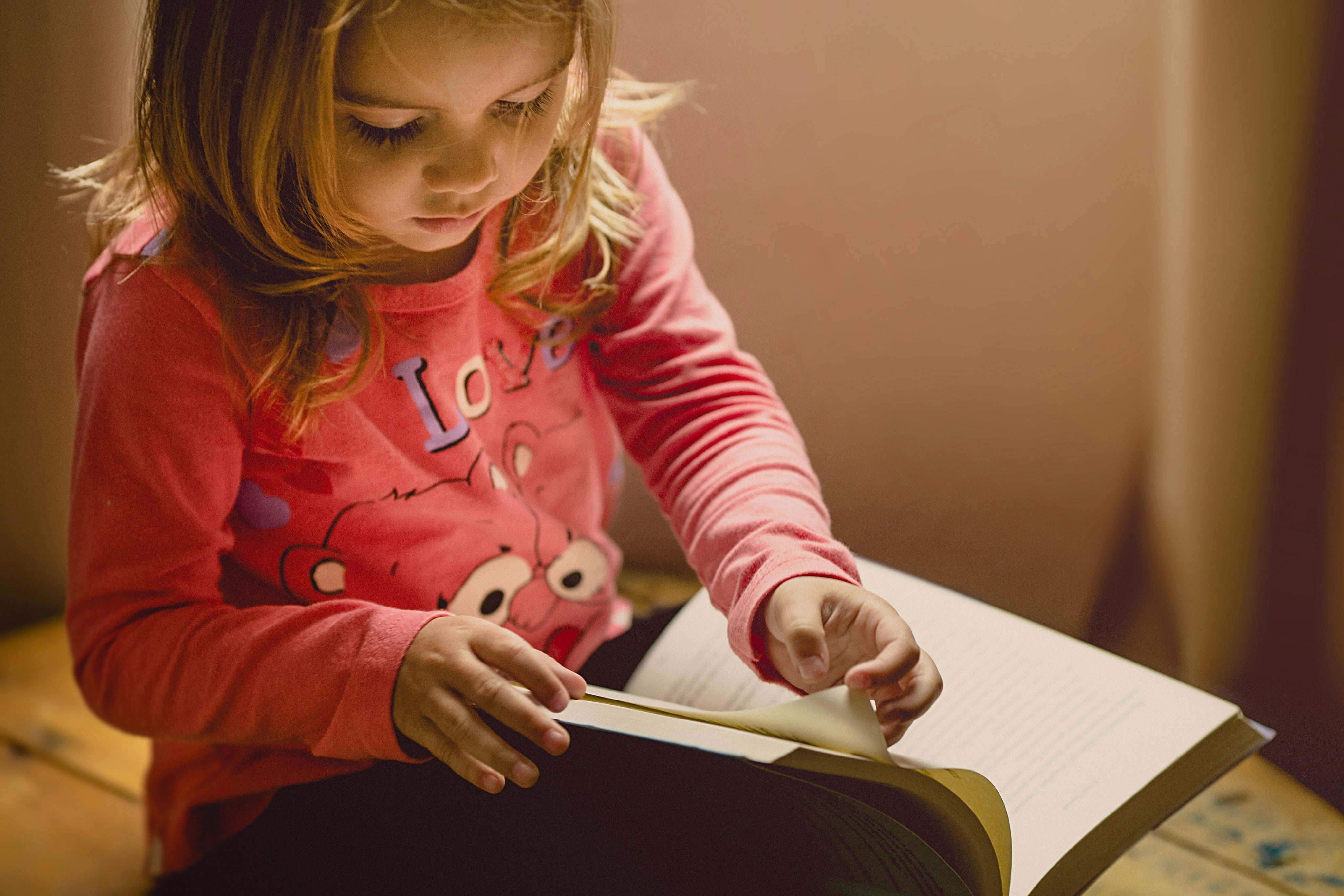 When do kids learn to read, Montessori bookshelf